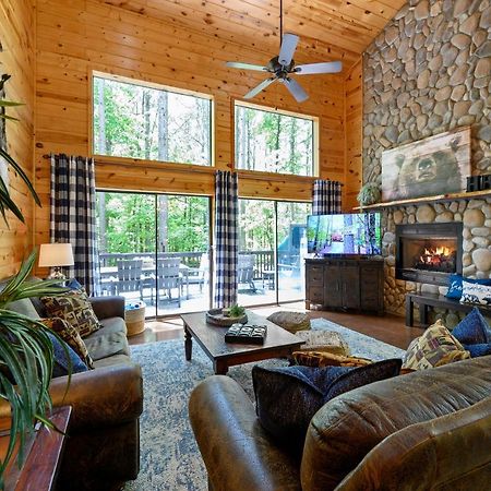 Hickory Bear Cabin: Pines, Hot Tub & Family Fun Broken Bow Exterior photo