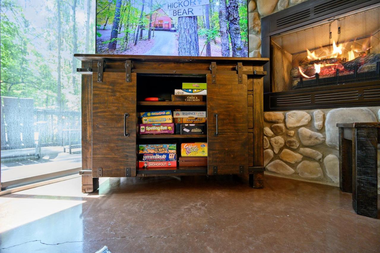 Hickory Bear Cabin: Pines, Hot Tub & Family Fun Broken Bow Exterior photo