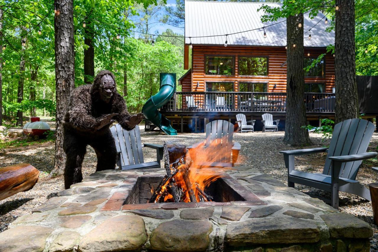 Hickory Bear Cabin: Pines, Hot Tub & Family Fun Broken Bow Exterior photo