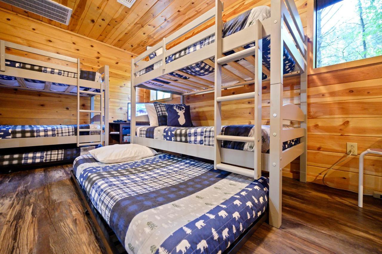 Hickory Bear Cabin: Pines, Hot Tub & Family Fun Broken Bow Exterior photo