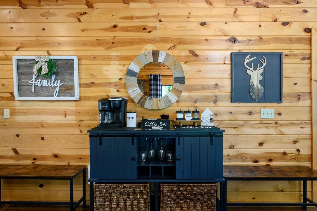 Hickory Bear Cabin: Pines, Hot Tub & Family Fun Broken Bow Exterior photo