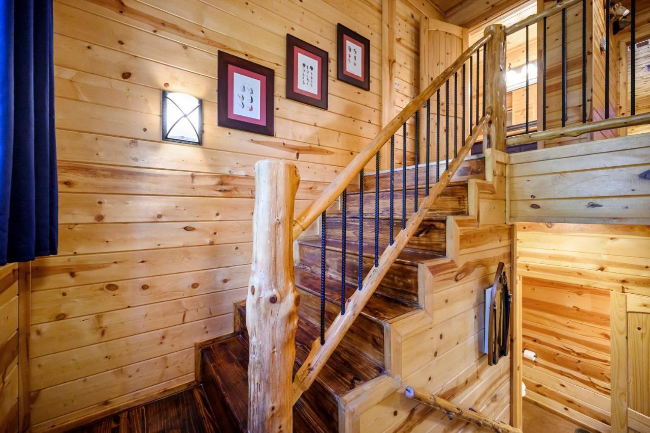 Hickory Bear Cabin: Pines, Hot Tub & Family Fun Broken Bow Exterior photo