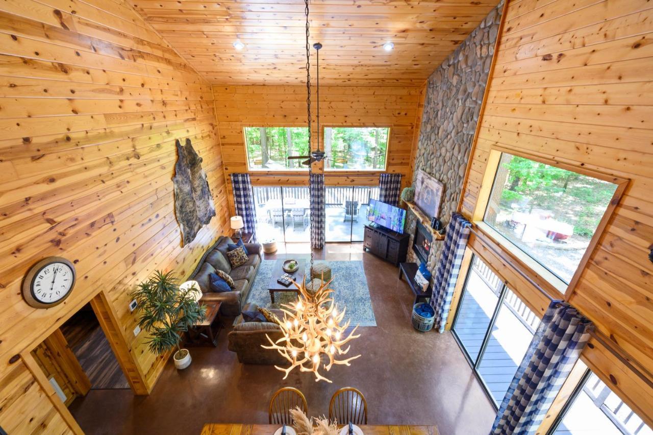Hickory Bear Cabin: Pines, Hot Tub & Family Fun Broken Bow Exterior photo