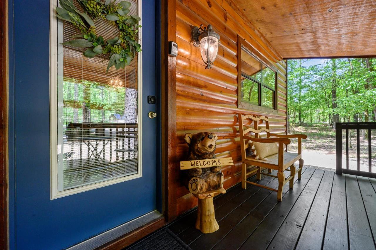 Hickory Bear Cabin: Pines, Hot Tub & Family Fun Broken Bow Exterior photo
