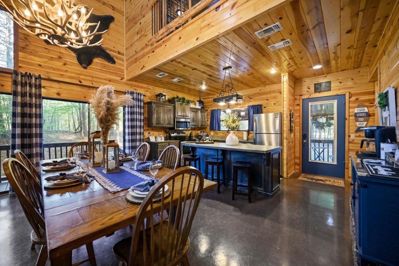 Hickory Bear Cabin: Pines, Hot Tub & Family Fun Broken Bow Exterior photo