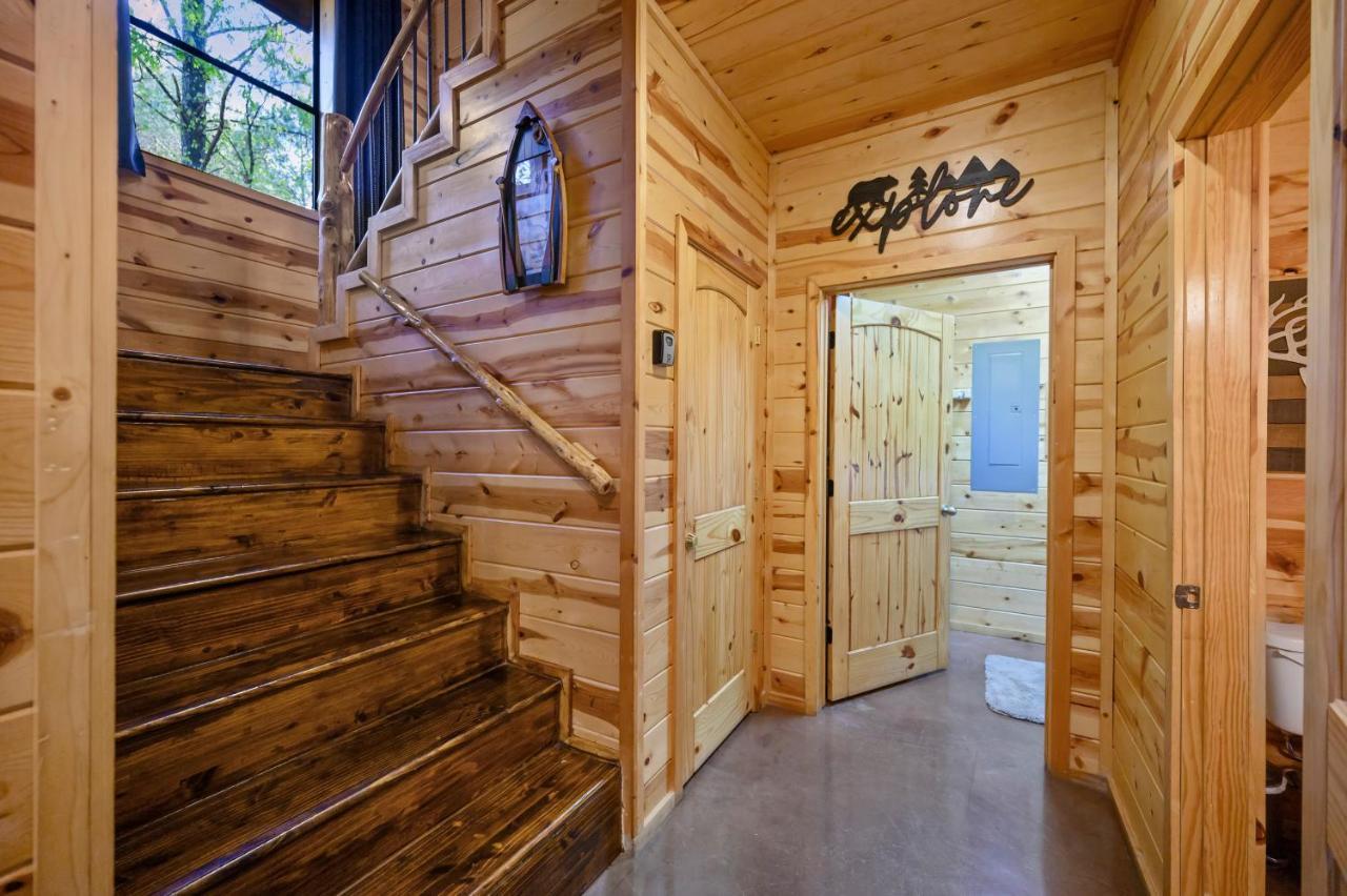 Hickory Bear Cabin: Pines, Hot Tub & Family Fun Broken Bow Exterior photo
