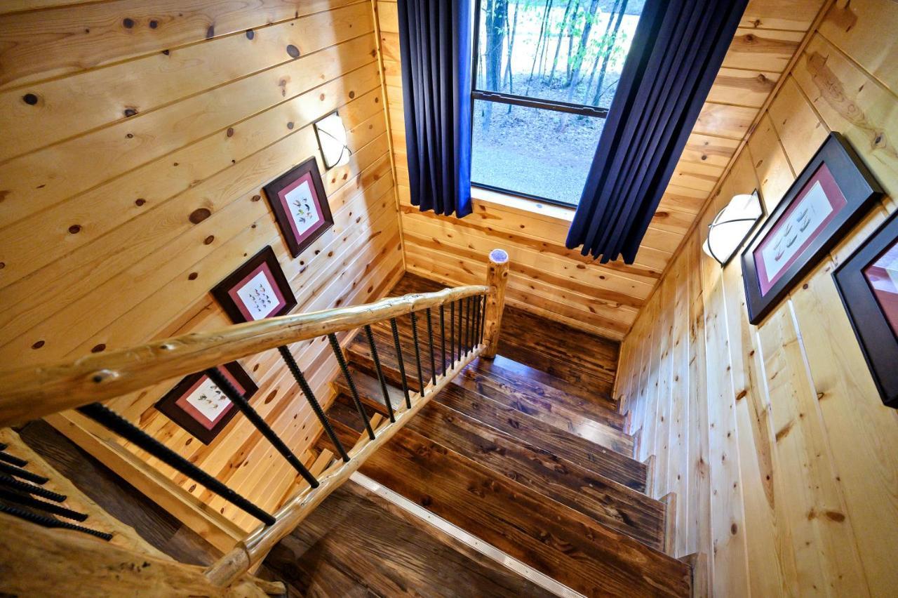 Hickory Bear Cabin: Pines, Hot Tub & Family Fun Broken Bow Exterior photo