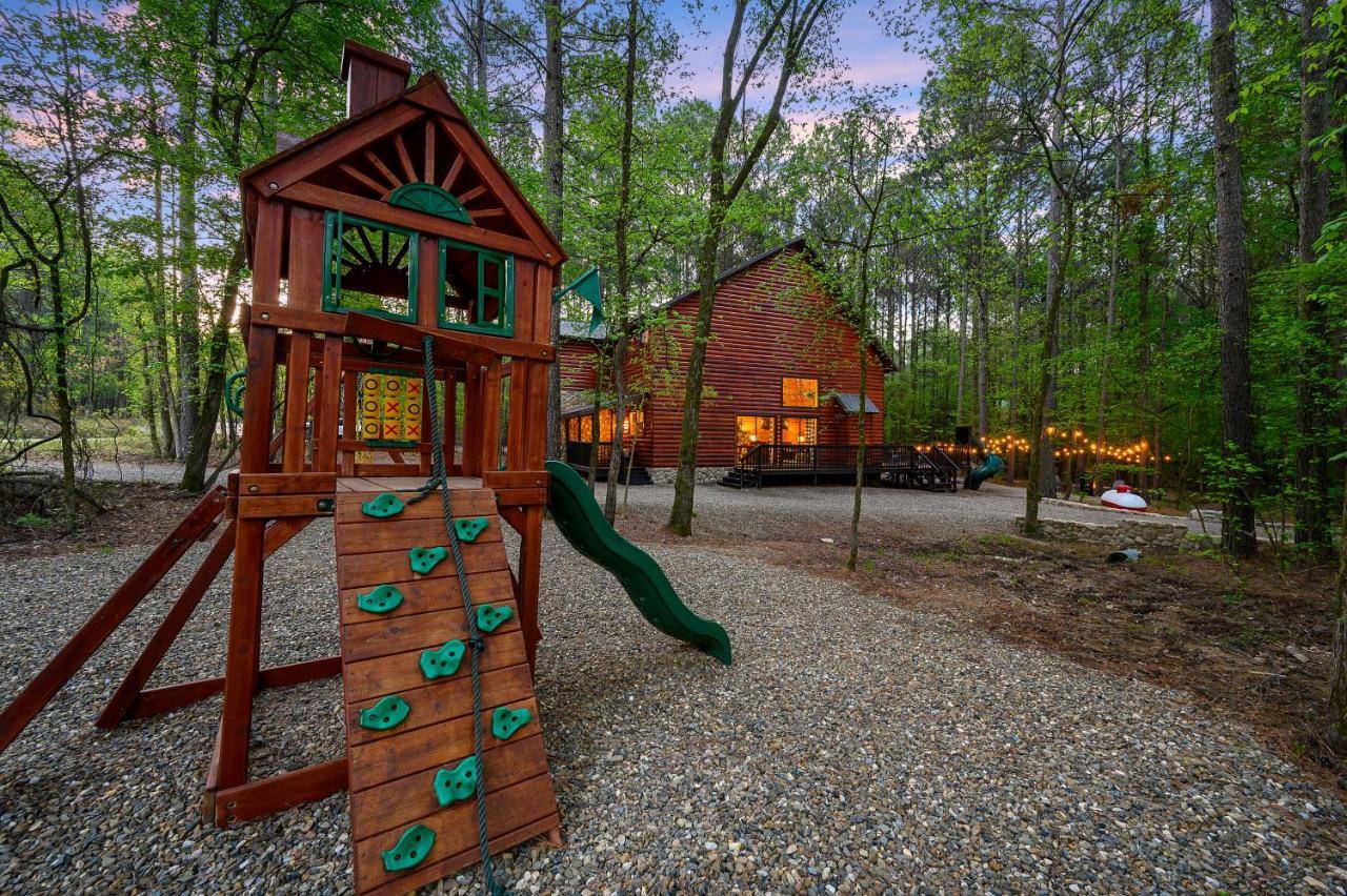 Hickory Bear Cabin: Pines, Hot Tub & Family Fun Broken Bow Exterior photo