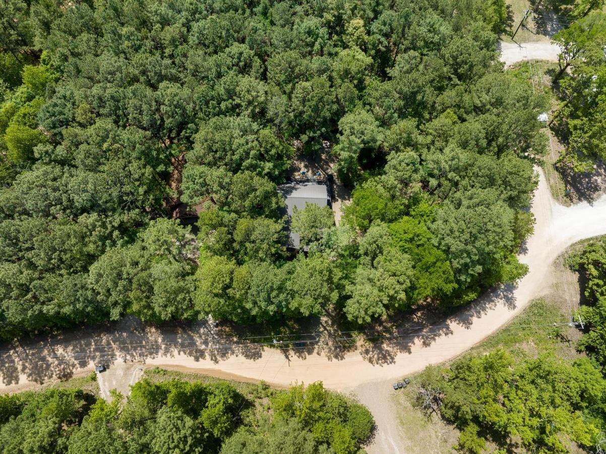 Hickory Bear Cabin: Pines, Hot Tub & Family Fun Broken Bow Exterior photo