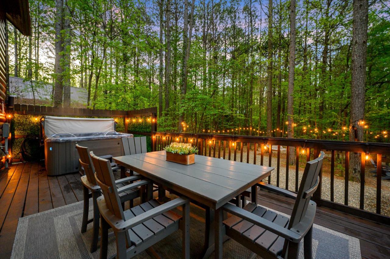 Hickory Bear Cabin: Pines, Hot Tub & Family Fun Broken Bow Exterior photo